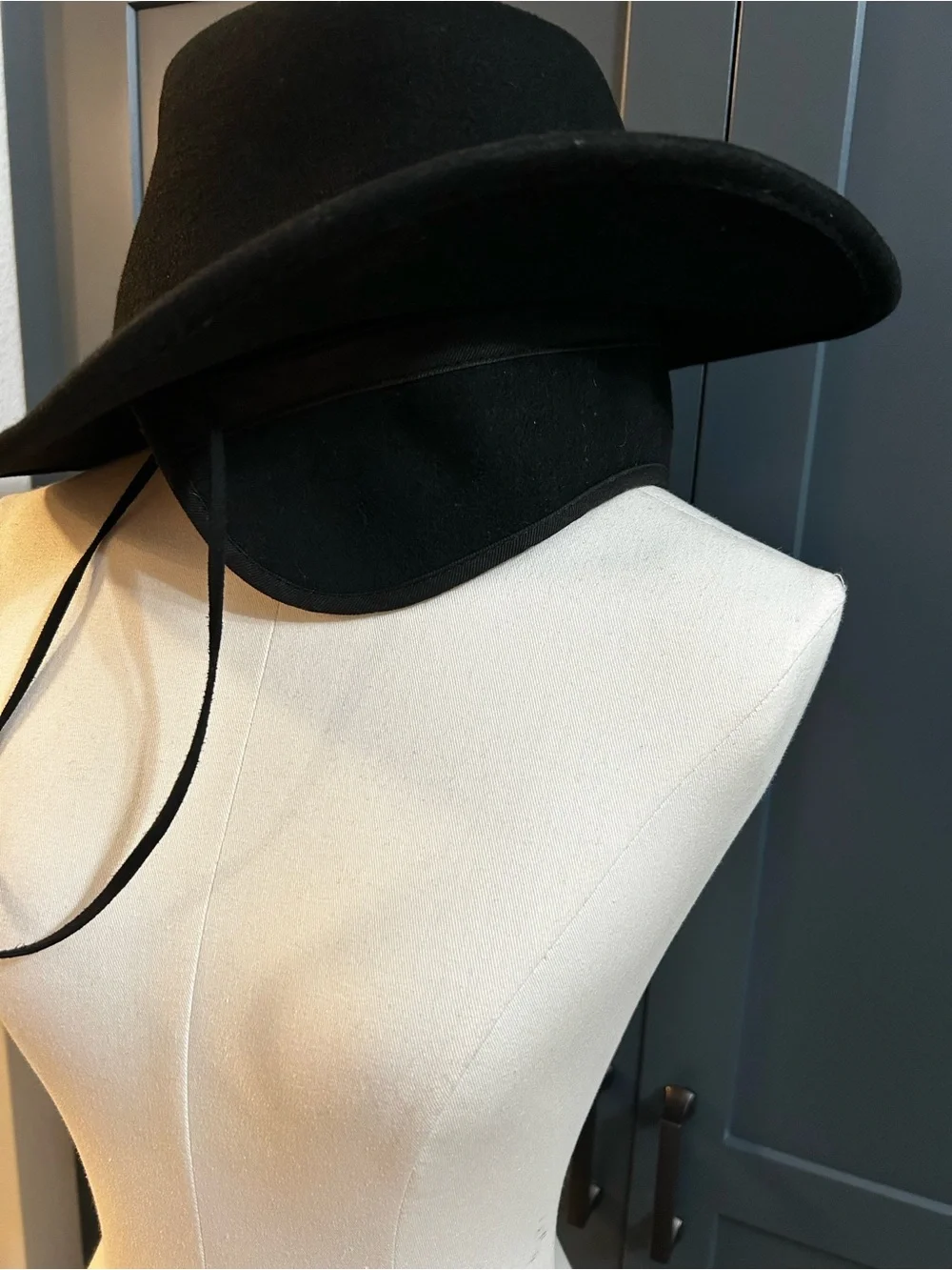 Scala Classico "Everest" Black Wool Felt Western Hat w/Chin Cord - Size L - Picture 4 of 6